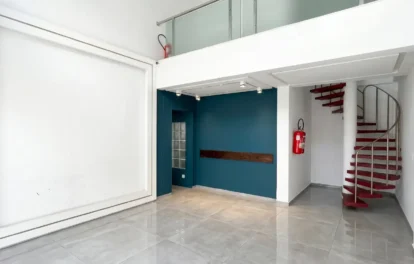 Commercial premise in Casablanca – open ground floor with red spiral staircase to mezzanine